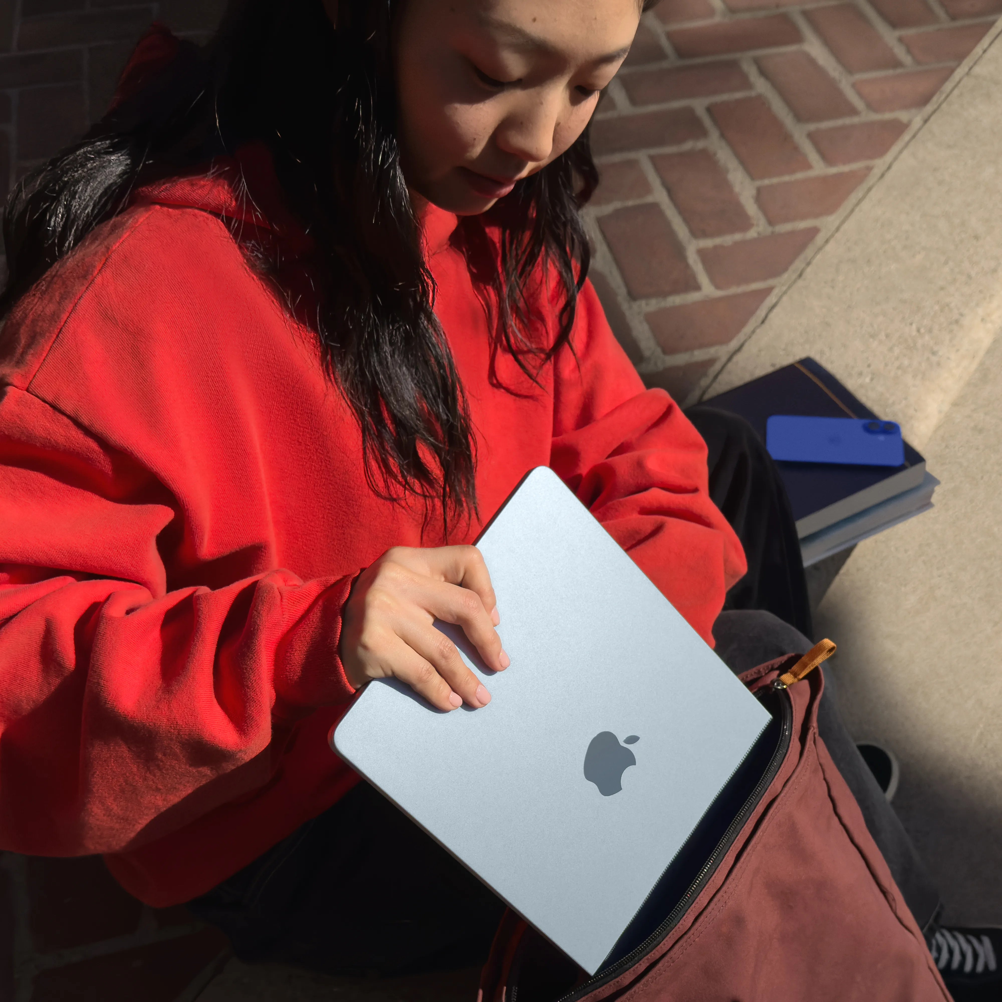 13-inch MacBook Air: Apple M4 chip with 10-core CPU and 10-core GPU.