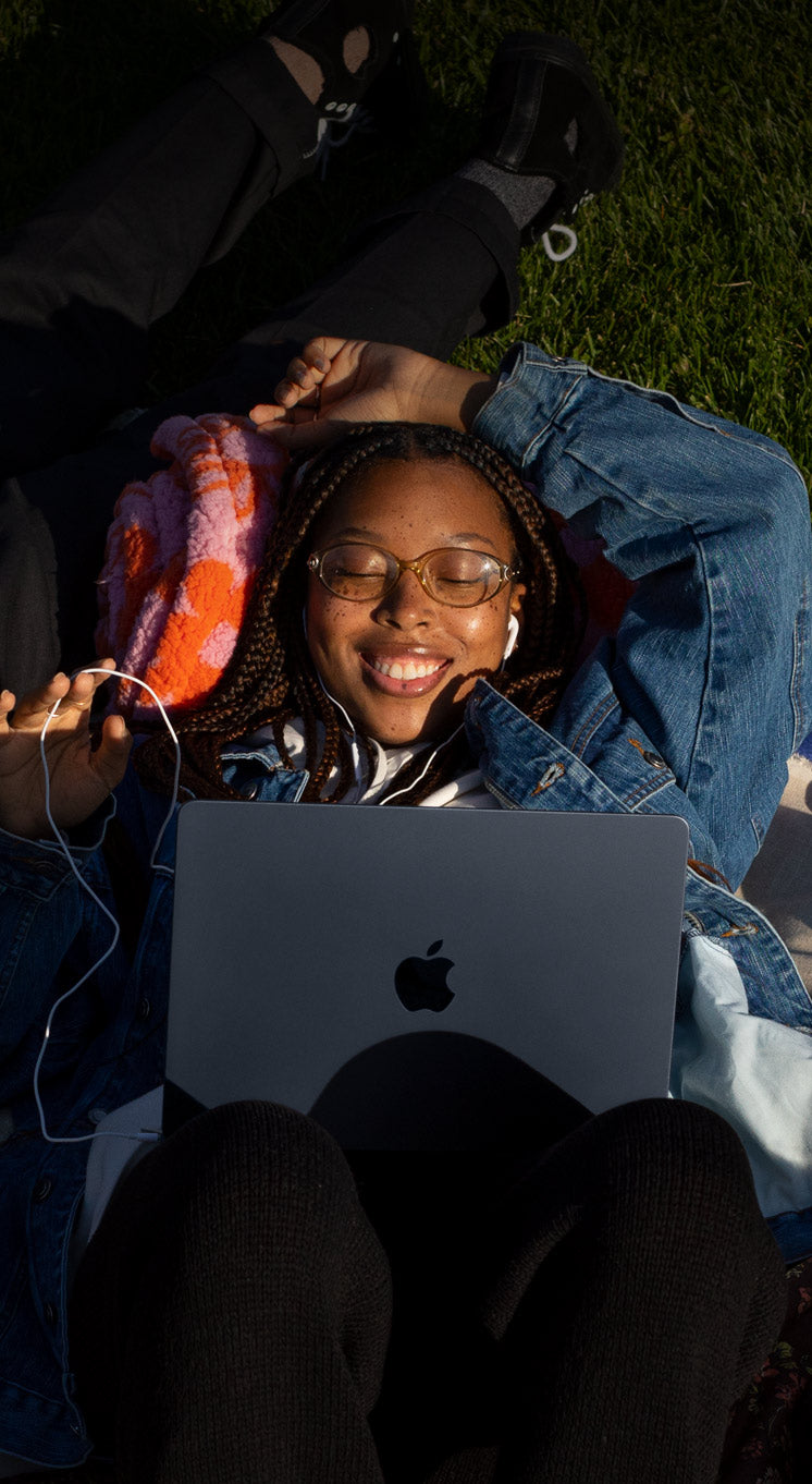 University students buy Apple products at iStore Mauritius at the best prices with special discounts.